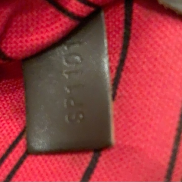 Louis Vuitton Neverfull MM - Picture 5 of 6